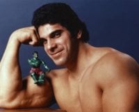 movie-star-news-lou-ferrigno-with-incredible-hulk-action-figure-portrait_a-G-14439015-13198925.jpg