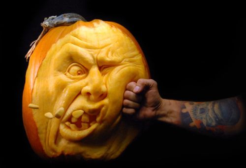 a_aaa-Awesome-Pumpkin-Carvings-by-.jpg