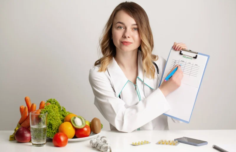 Difference-Between-a-Dietitian-and-Nutritionist.webp