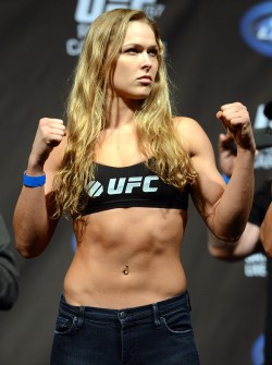 ds23-ufc-weighins-rousey16-hg_250.jpg