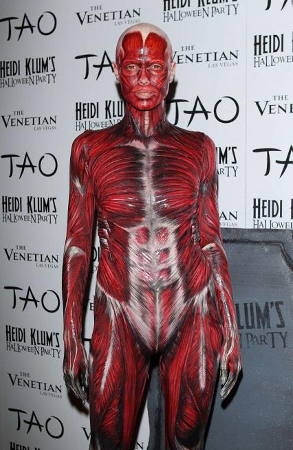 Heidi Klum - muscles and veins costume -  Halloween Party in Las Vegas-01-560x861.jpg