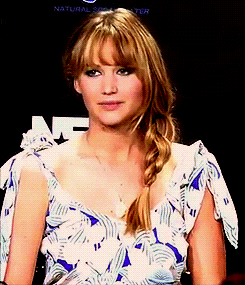 Jennifer-Lawrence-Thumbs-Up-Of-Imma-Ignore-You-Now.gif