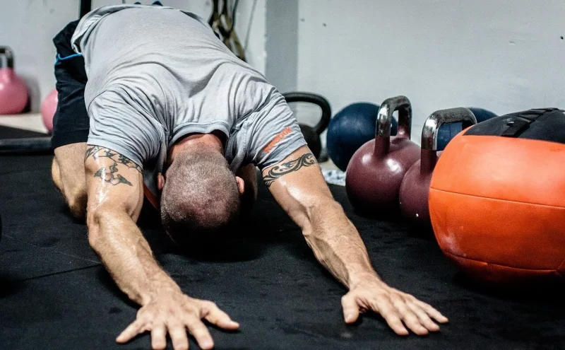 stretching-before-kettlebell-workout.webp
