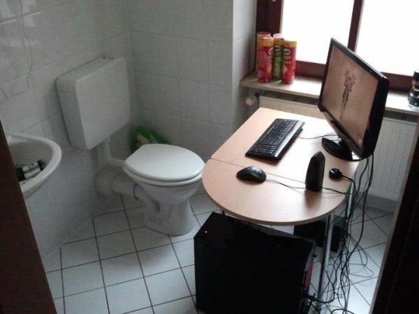 toilet-office3.jpg