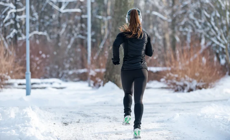 winter-workout-snow-fitness.webp