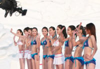 20100104-snow-bikini.2.jpg
